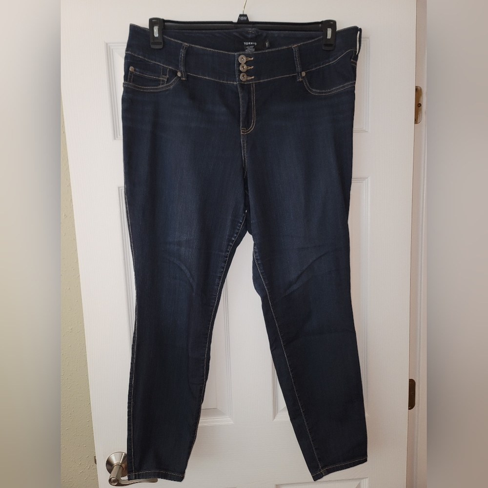 Torrid 20R skinny dark denim jeans. perfect used condition.  Dark blue denim